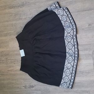Old Navy stretchy black and white sqirt